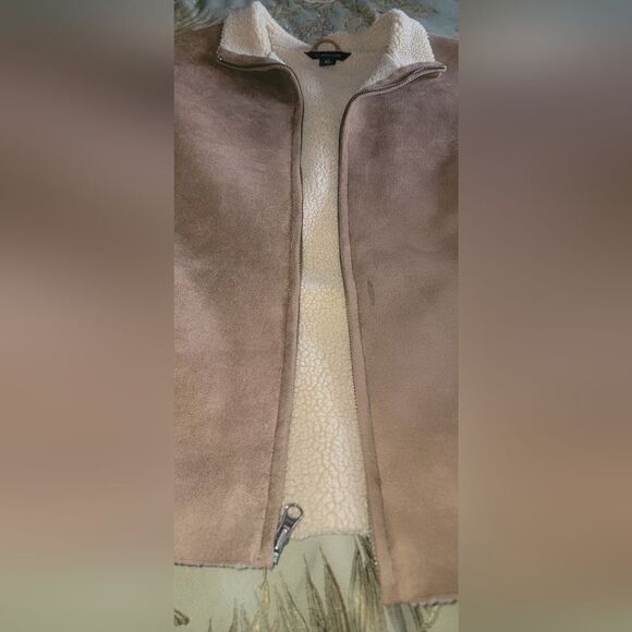 Lands End faux suede & sherpa vest (12/14) - Picture 2 of 10